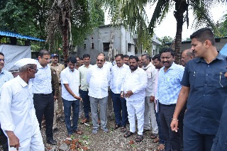 पाथर्डीतील अतिवृष्टी नुकसानाची पालकमंत्री विखेंकडून पहाणी